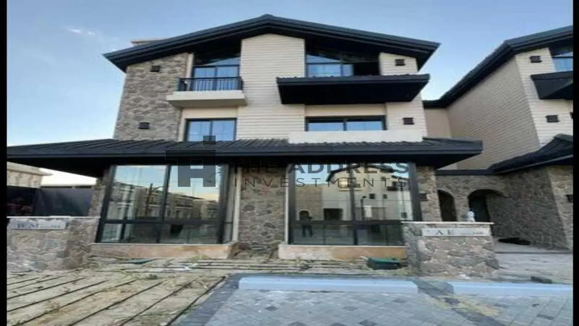 Luxurious Villa with Spacious Layout in Prime Cairo Location