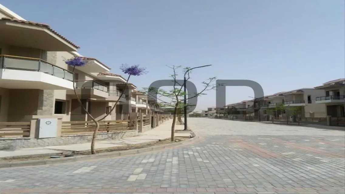 وحدة فاخرة في مول وسط المدينة مع حديقة خاصة
