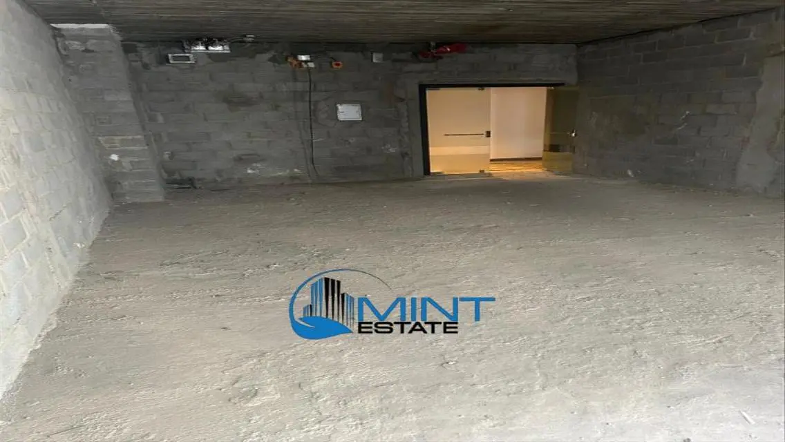 Premium Office in Hyde Park Business District
