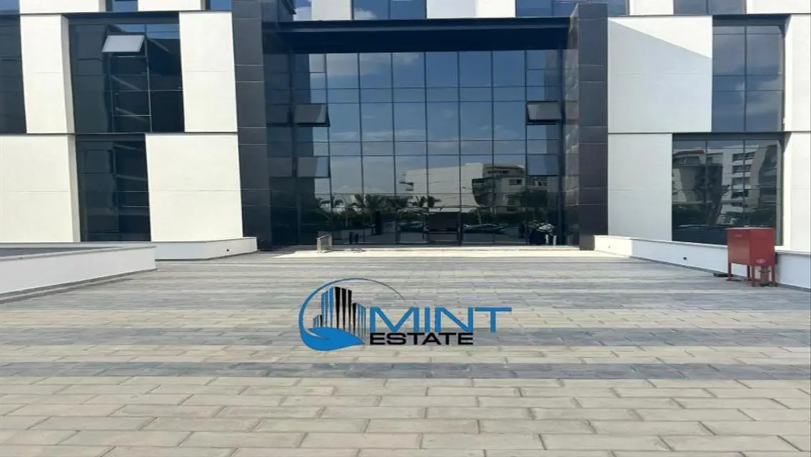 Premium Office in Hyde Park Business District