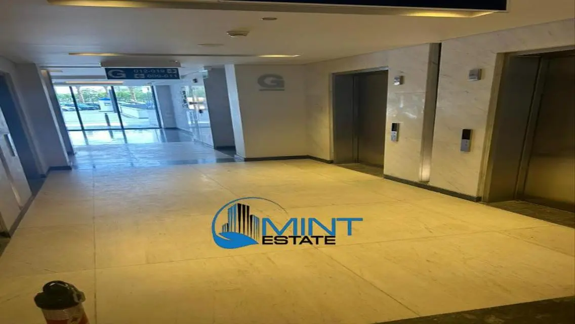 Premium Office in Hyde Park Business District