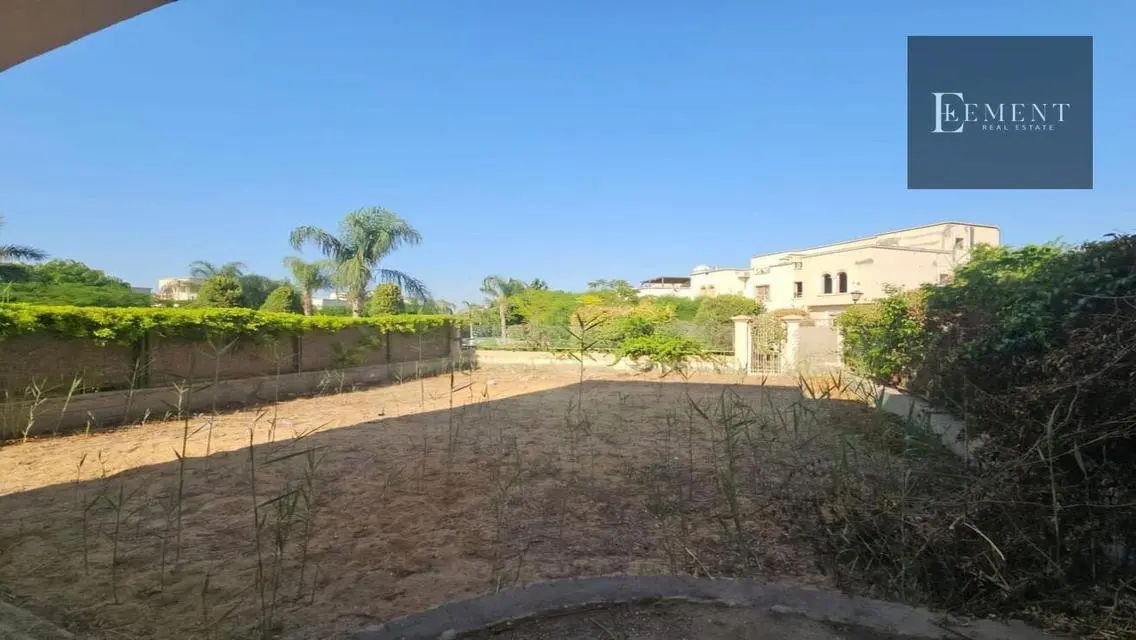 Luxury Apartment with Garden and Private Pool in Prime Location
