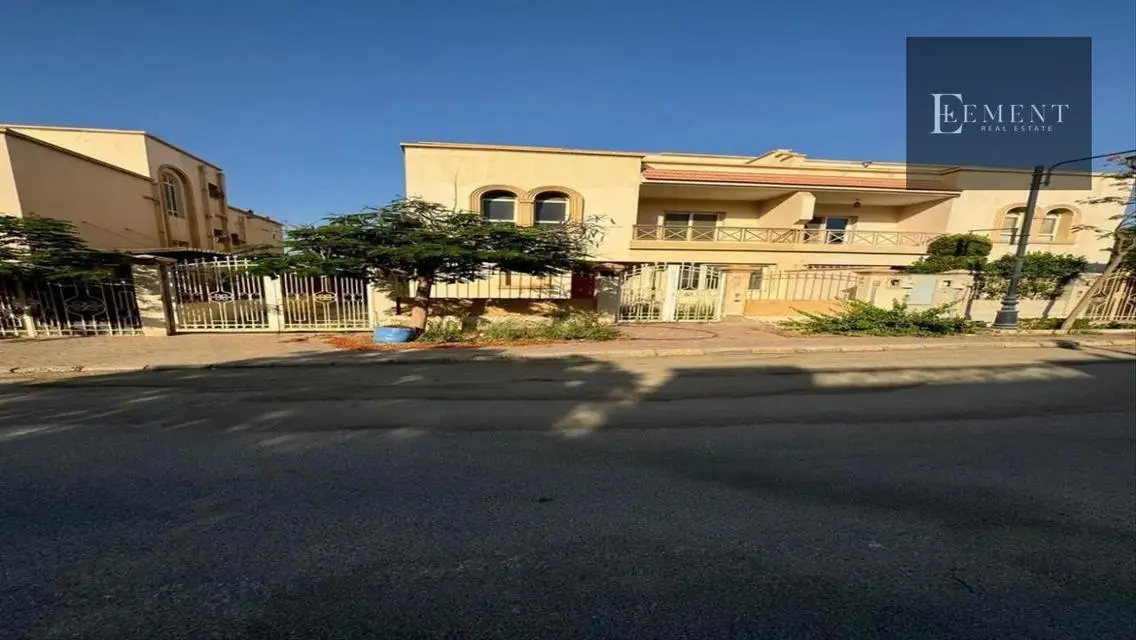 Luxury Apartment with Garden and Private Pool in Prime Location