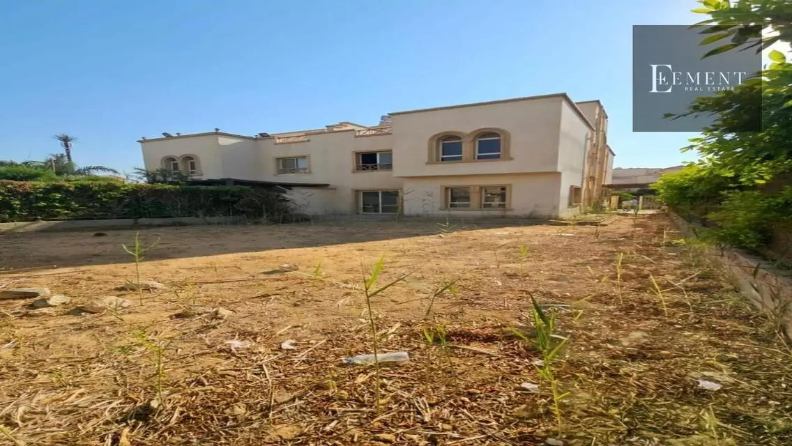 Luxury Apartment with Garden and Private Pool in Prime Location