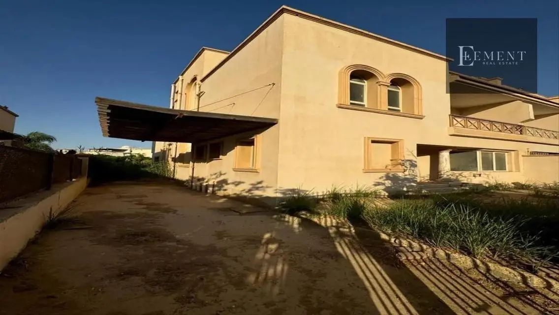 Luxury Apartment with Garden and Private Pool in Prime Location