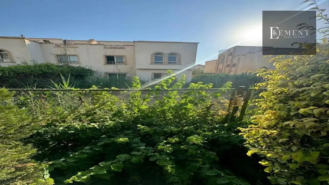 Luxury Apartment with Garden and Private Pool in Prime Location