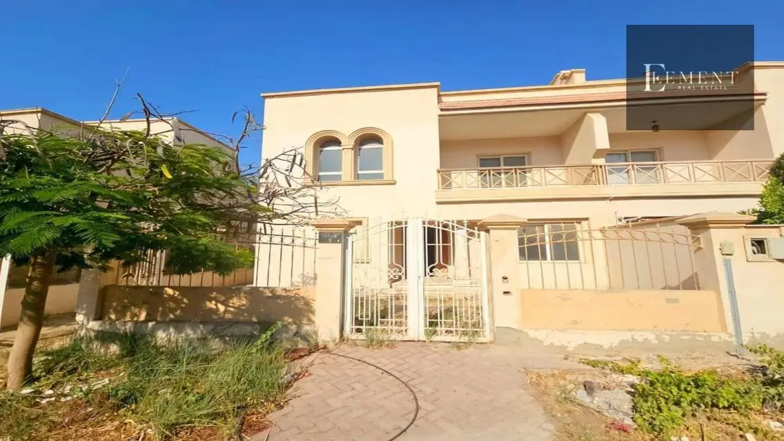 Luxury Apartment with Garden and Private Pool in Prime Location