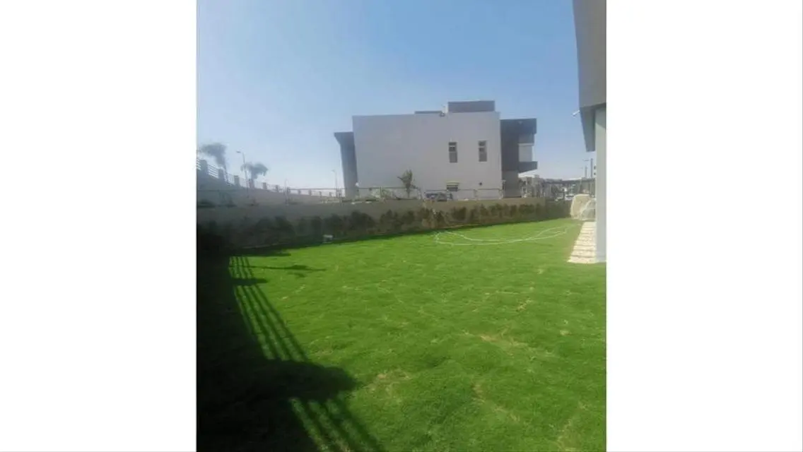 فيلا فاخرة مع مسبح وحديقة خاصة