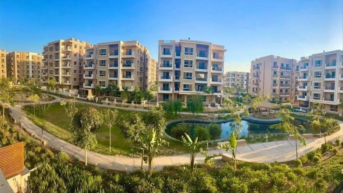 فيلا فاخرة للبيع بمساحة واسعة مع جميع المرافق في موقع مميز
