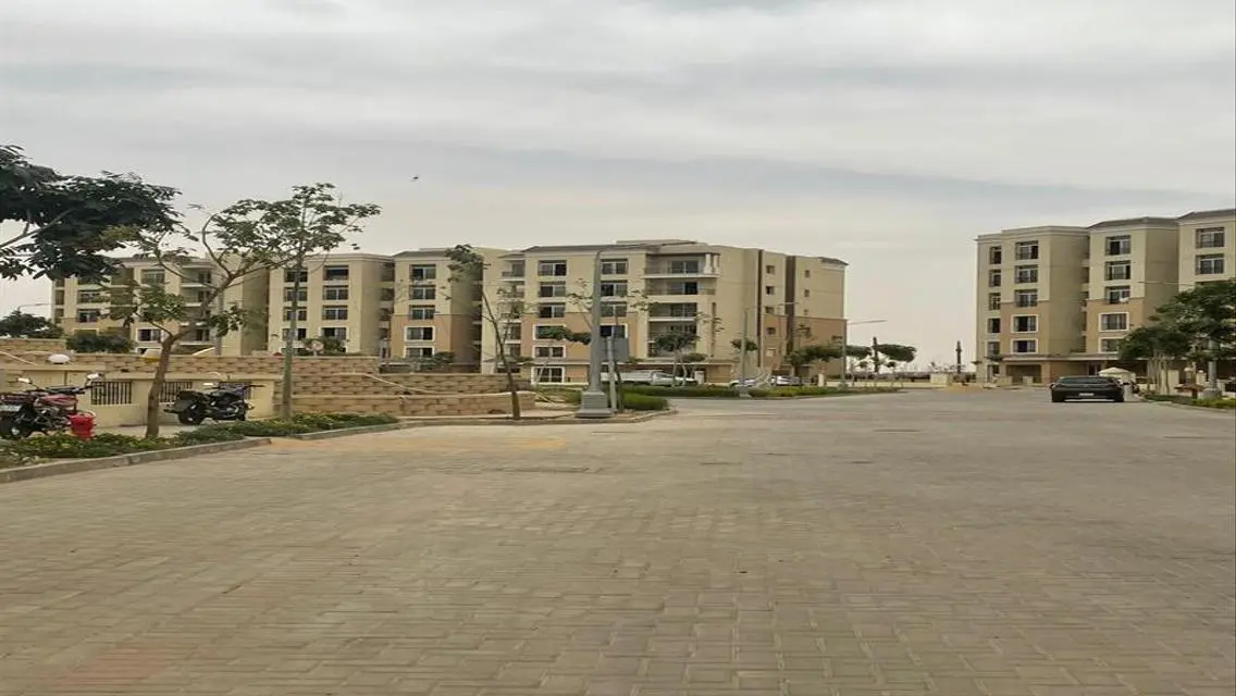 فيلا فاخرة للبيع بمساحة واسعة مع جميع المرافق في موقع مميز