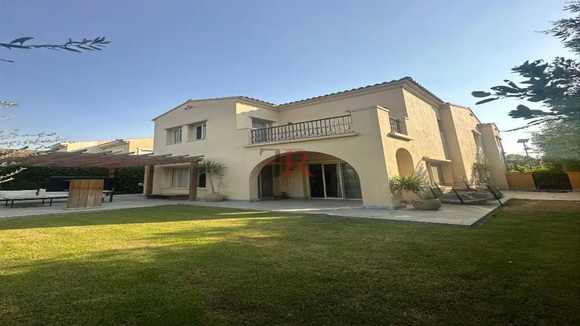 Luxury Apartment for Sale with Spacious Layout and Private Garden