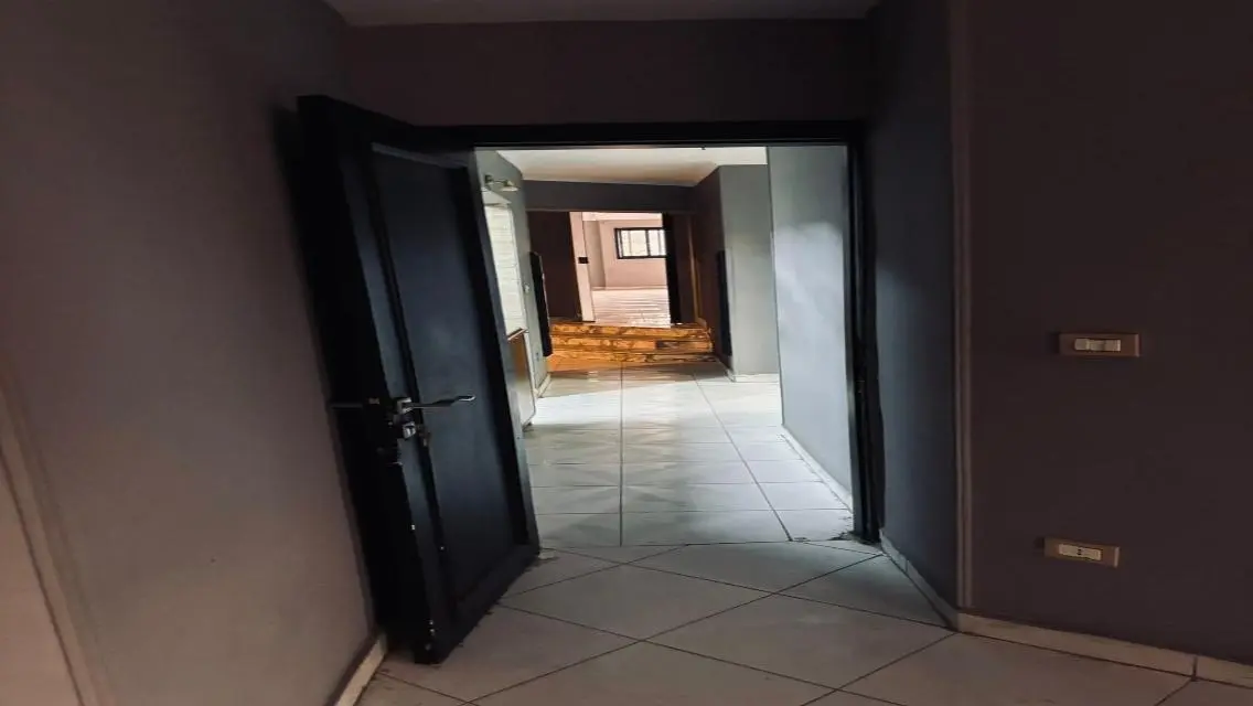 شقة فاخرة للبيع بمساحة شاسعة