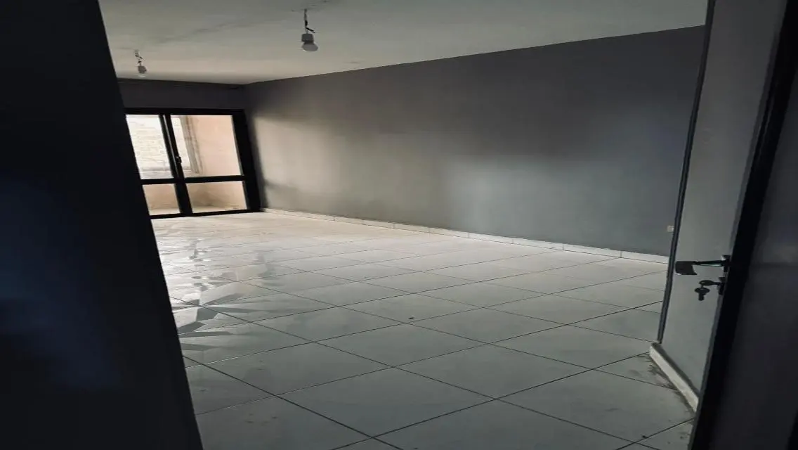 شقة فاخرة للبيع بمساحة شاسعة