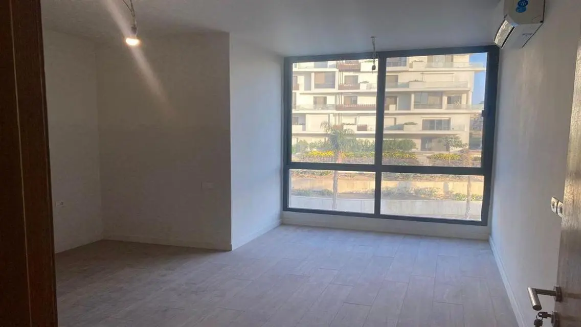 Luxury Apartment for Sale with 400 sqm of Amenities