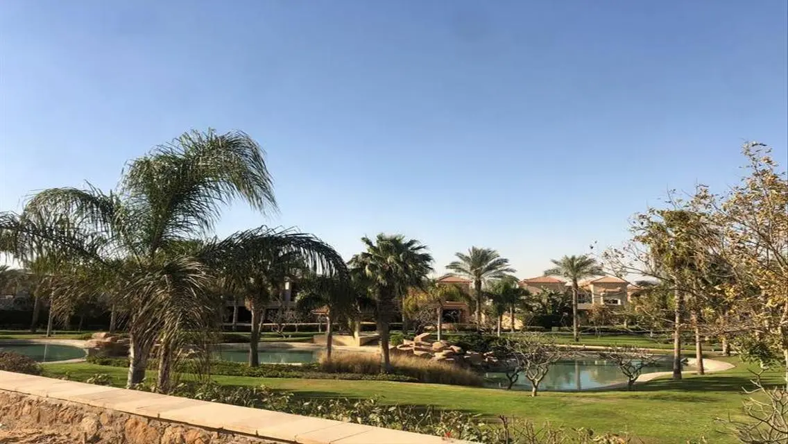 Luxurious Villa with Private Pool and Garden in the Heart of the City