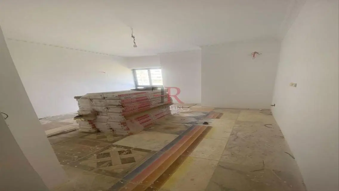 شقة فاخرة للبيع بمساحة واسعة