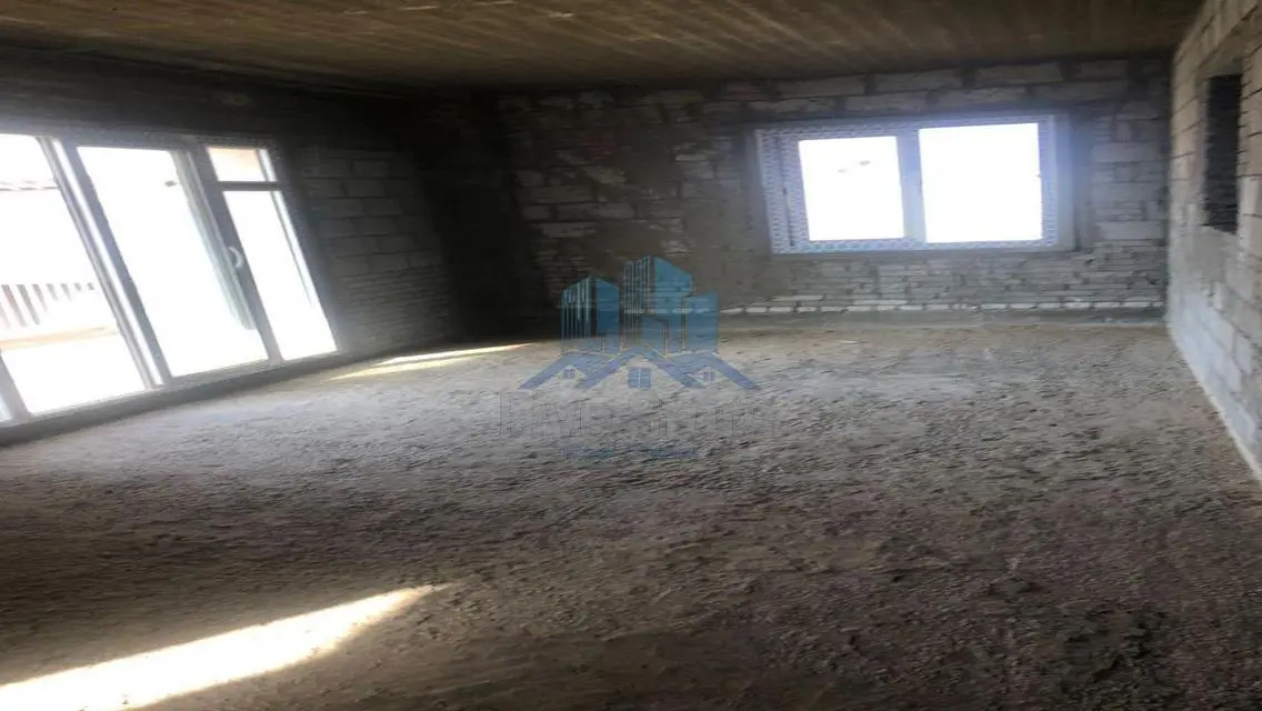Luxury New Apartment with Balcony and Private Garden