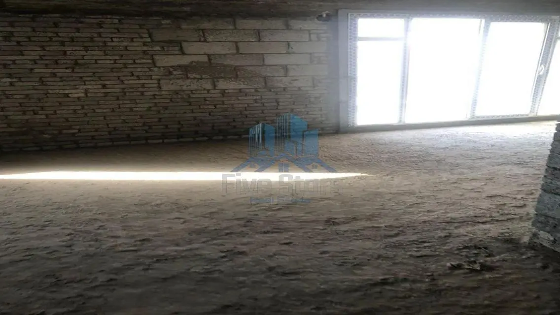 Luxury New Apartment with Balcony and Private Garden
