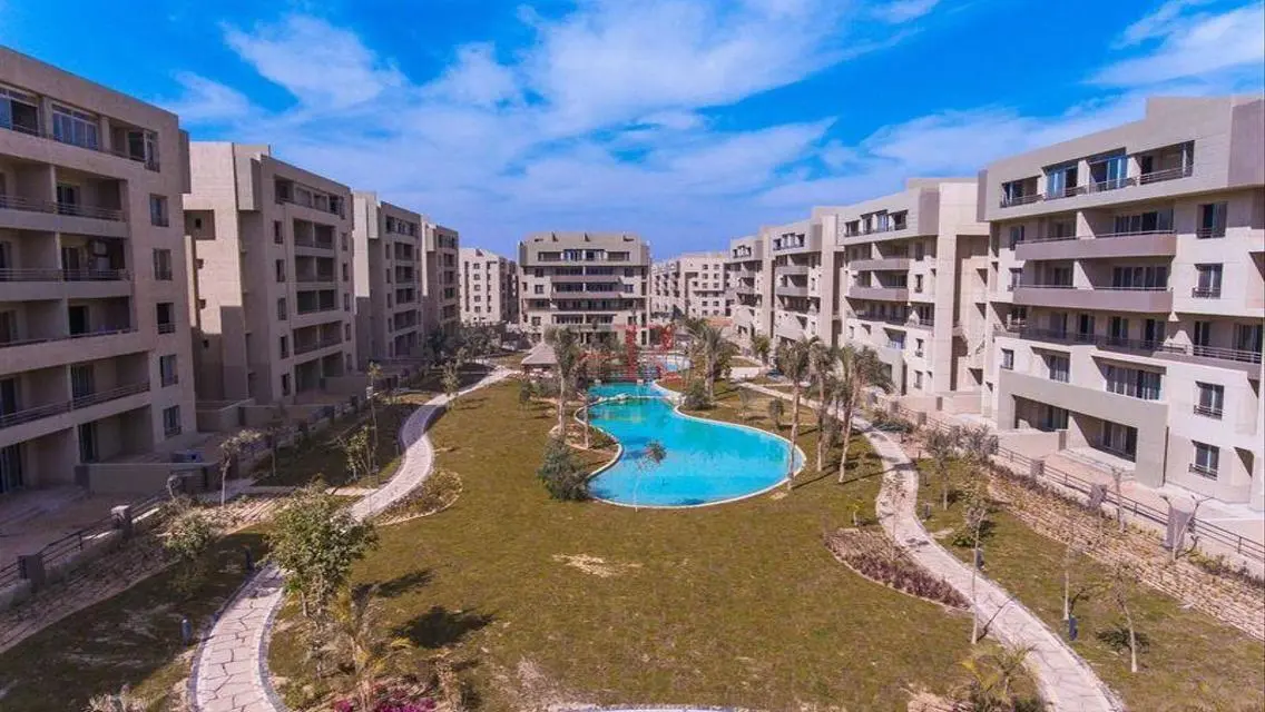 شقة رائعة للبيع بمساحة كبيرة