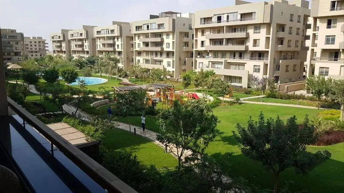 شقة رائعة للبيع بمساحة كبيرة