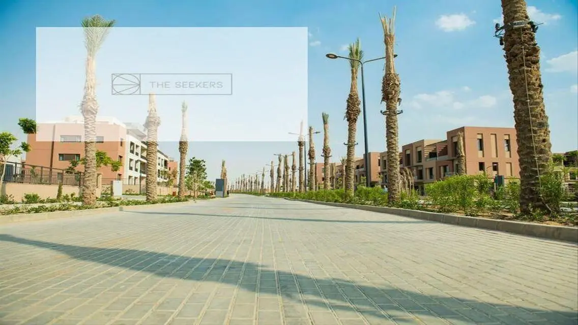 فيلا فاخرة للبيع مع مسبح وحديقة خاصة