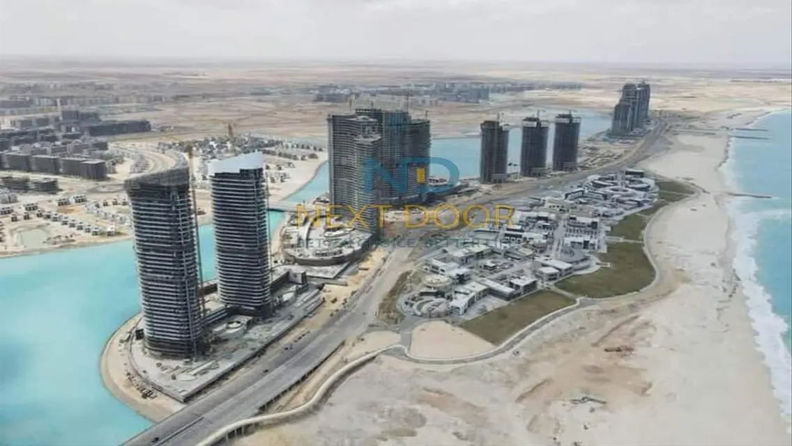 Luxury Apartment Overlooking Lakes Near Major Landmarks