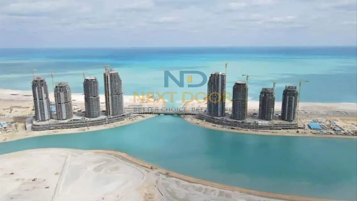 Luxury Apartment Overlooking Lakes Near Major Landmarks
