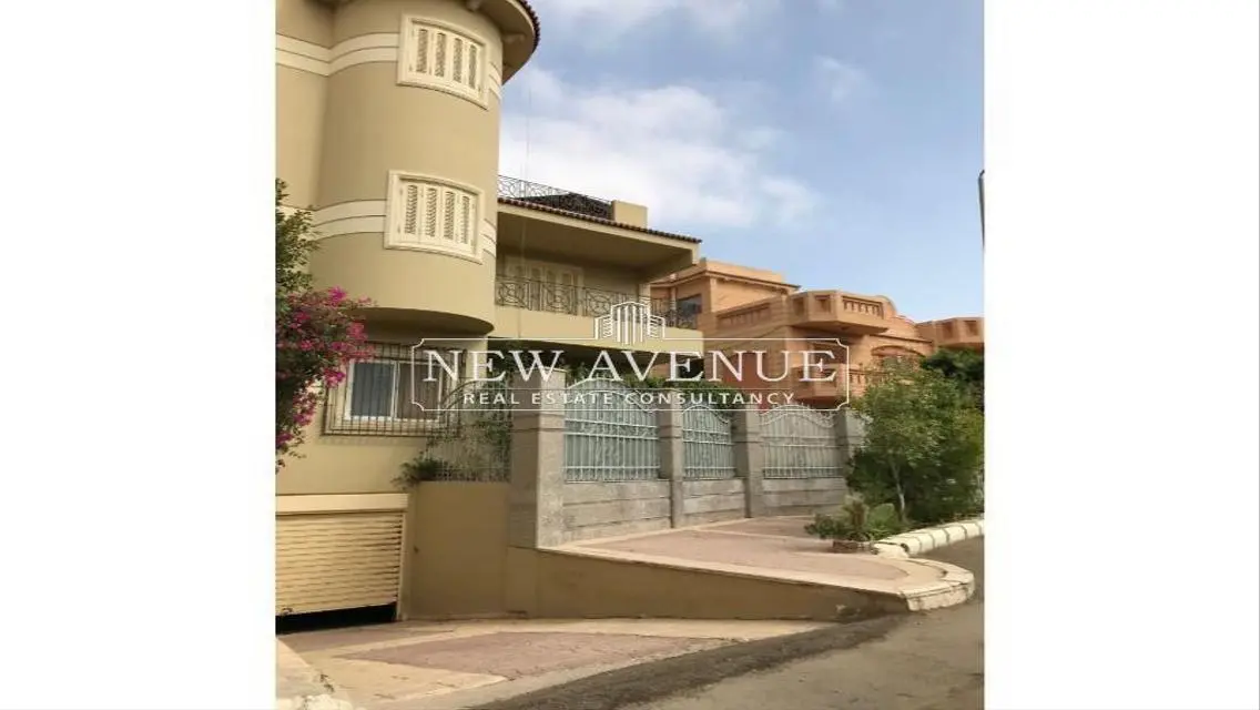 شقة فاخرة للبيع مطلة على معلم رئيسي