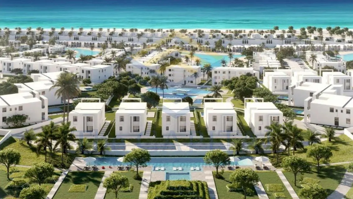 Luxury Apartment Overlooking Lakes with Private Pool