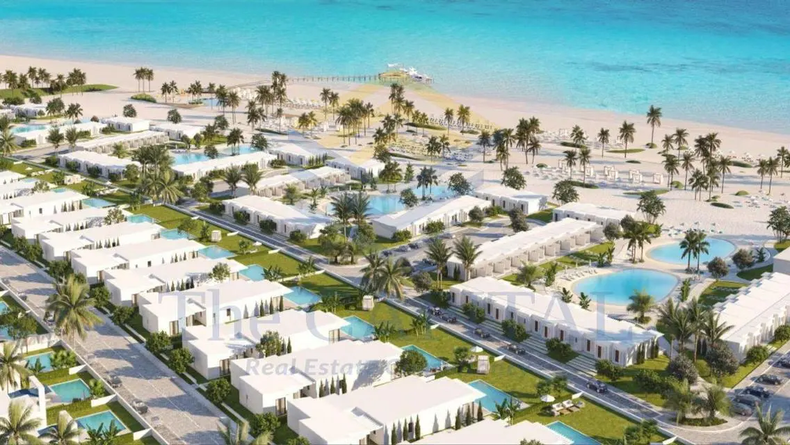 Luxury Apartment Overlooking Lakes with Private Pool