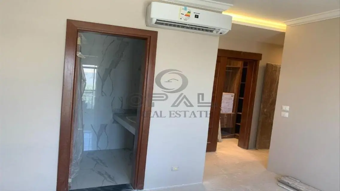Apartment for Rent in Courtyard Beverly Hills