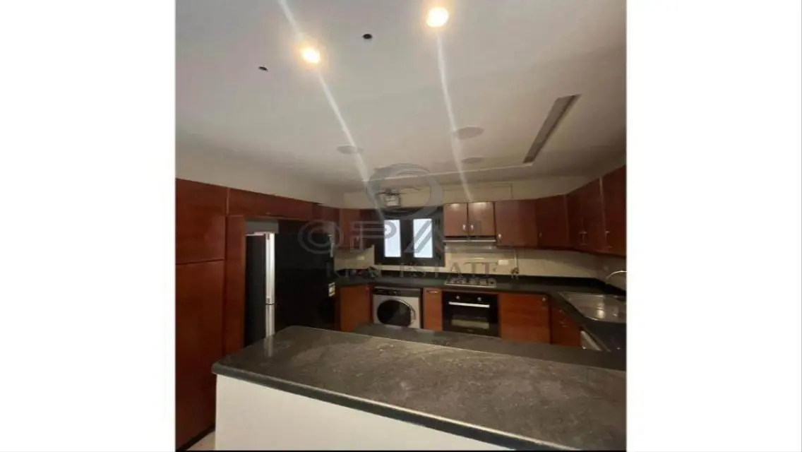 Apartment for Rent in Courtyard Beverly Hills