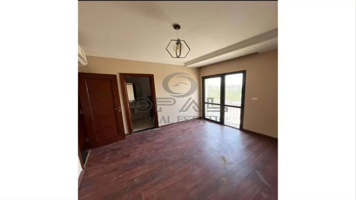 Apartment for Rent in Courtyard Beverly Hills