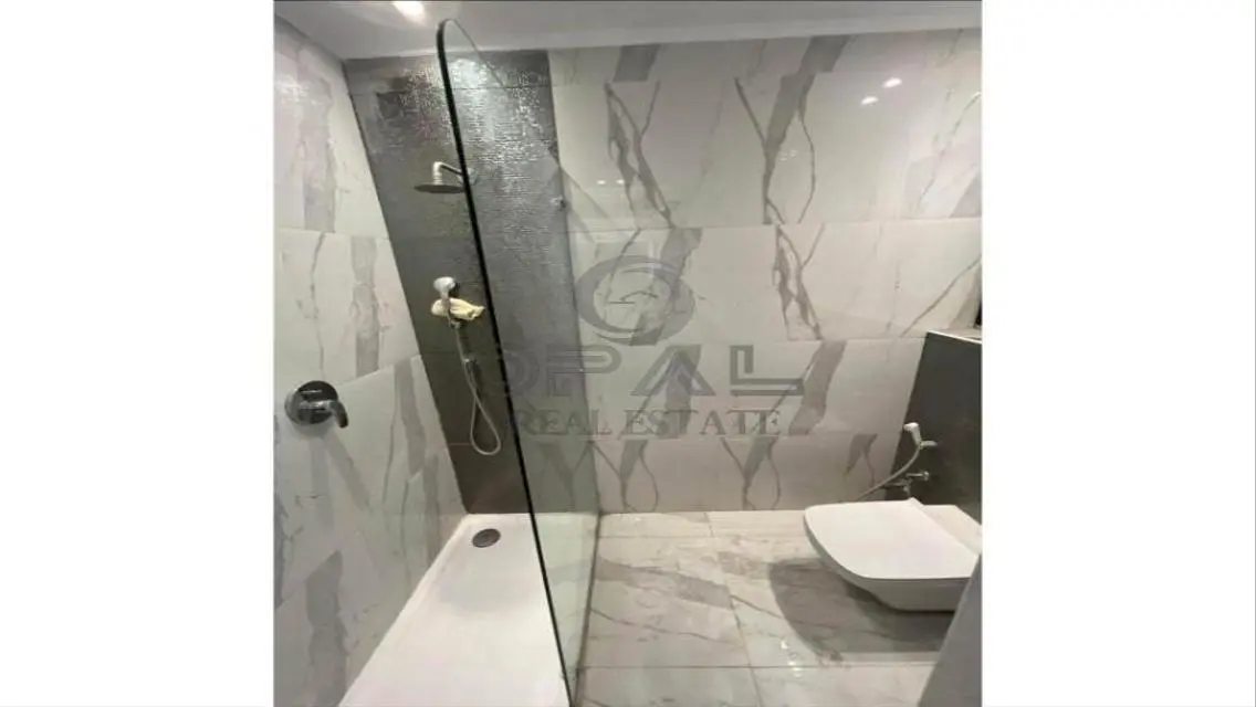 Apartment for Rent in Courtyard Beverly Hills