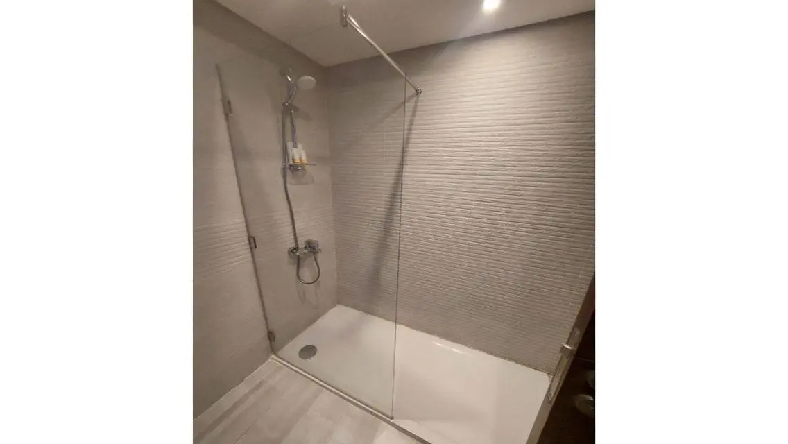 Luxurious Apartment with Balcony and Shared Pool