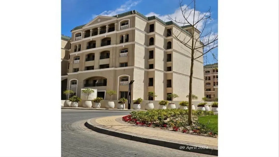 شقة فاخرة للبيع بمساحة واسعة