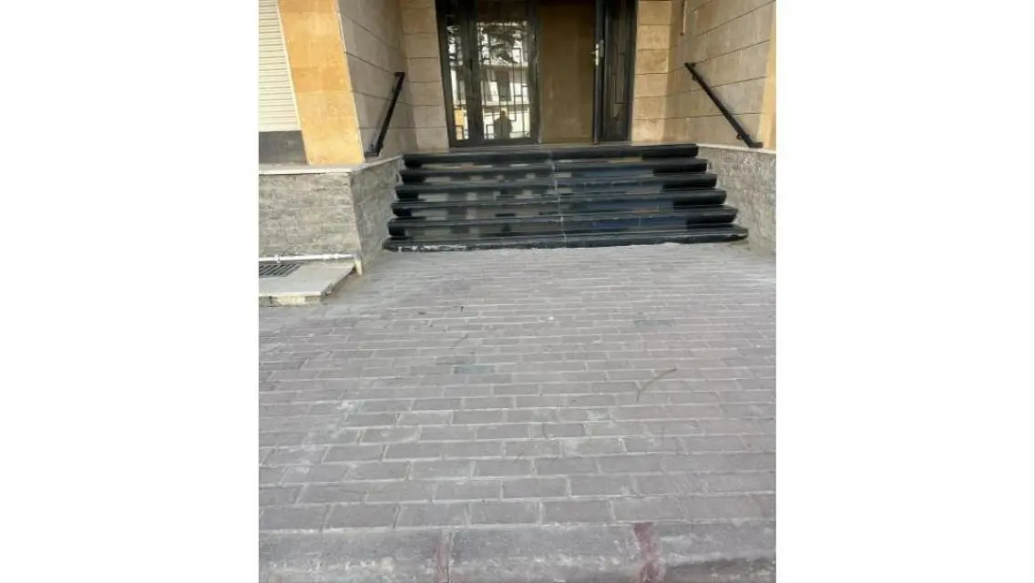 شقة فاخرة بمساحة واسعة للبيع