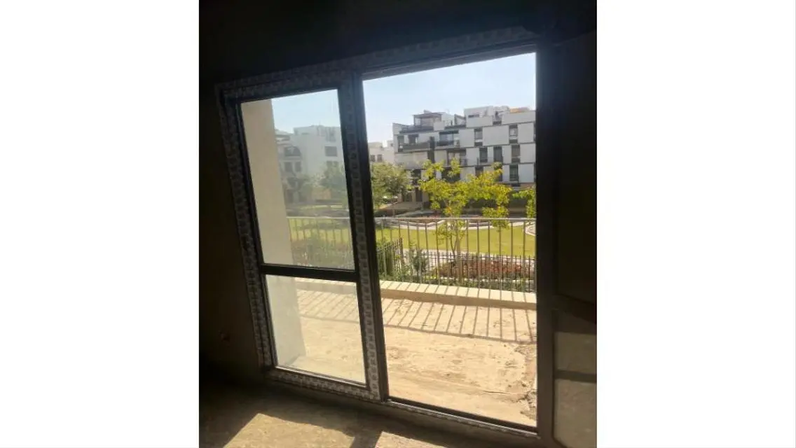 شقة فاخرة بمساحة واسعة للبيع