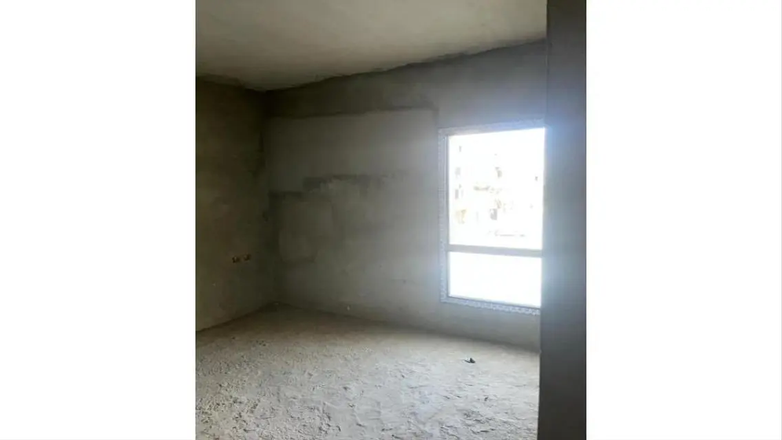 شقة فاخرة بمساحة واسعة للبيع