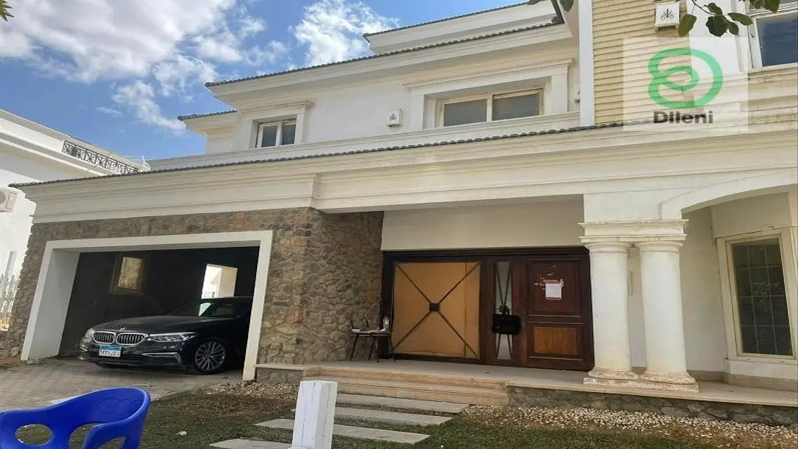 Luxury Villa with Stunning Views and Private Garden