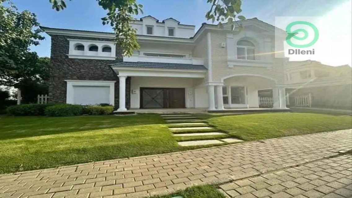 Luxury Villa with Stunning Views and Private Garden
