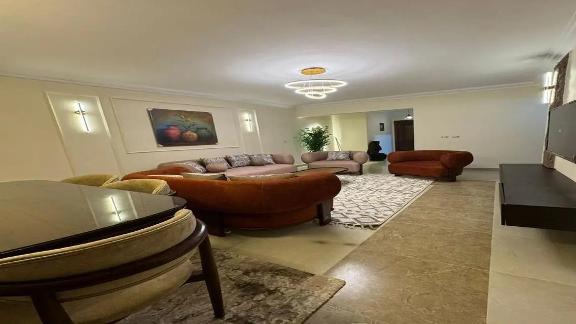 Luxury Apartment for Rent Overlooking Lakes