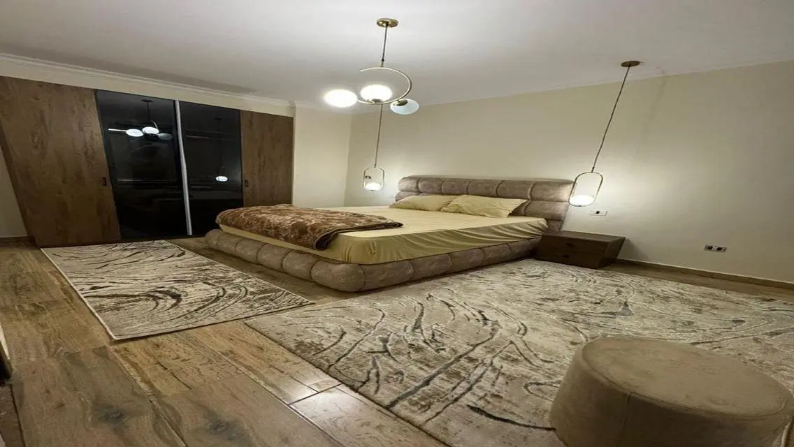 Luxury Apartment for Rent Overlooking Lakes