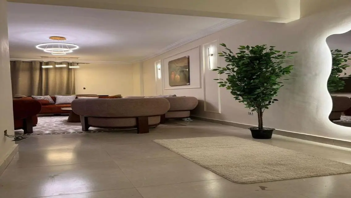 Luxury Apartment for Rent Overlooking Lakes