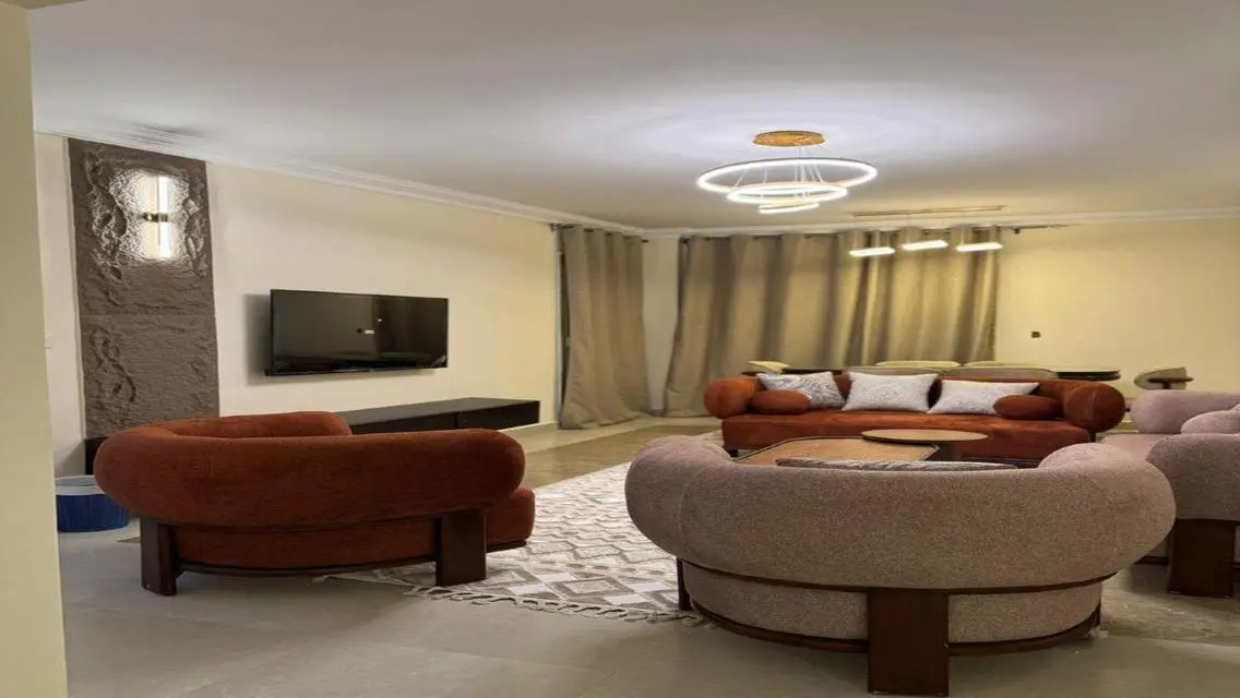 Luxury Apartment for Rent Overlooking Lakes