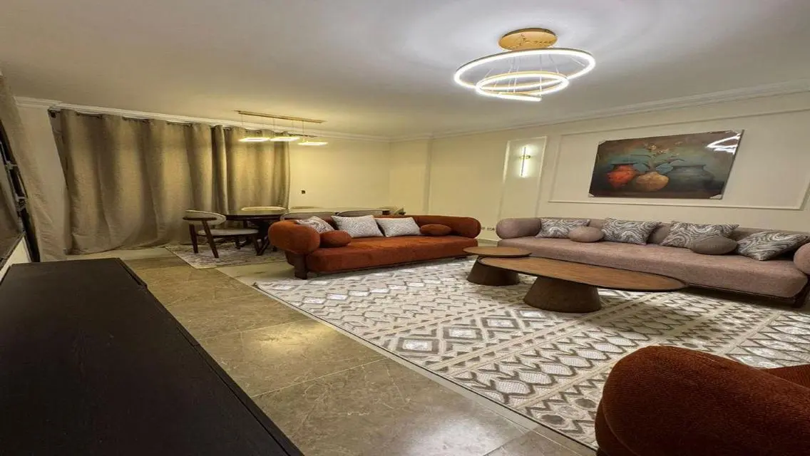 Luxury Apartment for Rent Overlooking Lakes