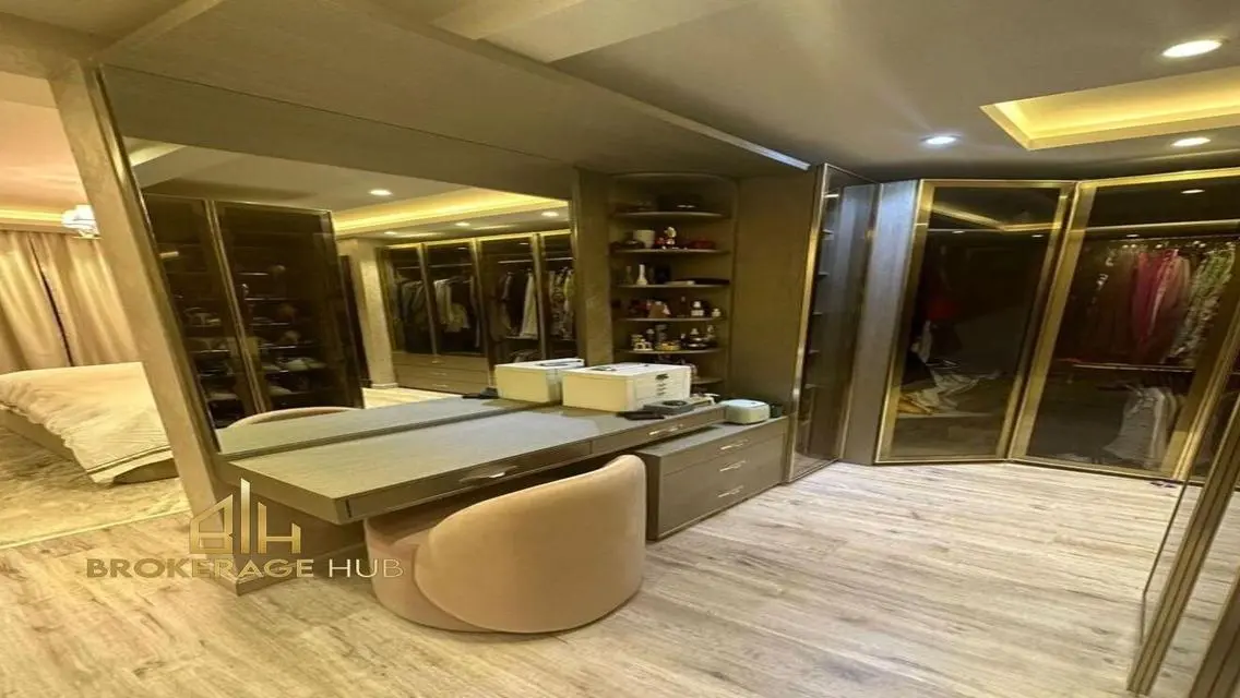 Luxury Apartment in Prime Location with Stunning Views