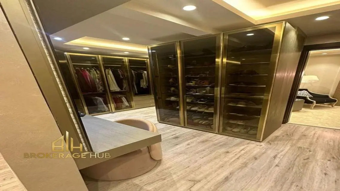 Luxury Apartment in Prime Location with Stunning Views