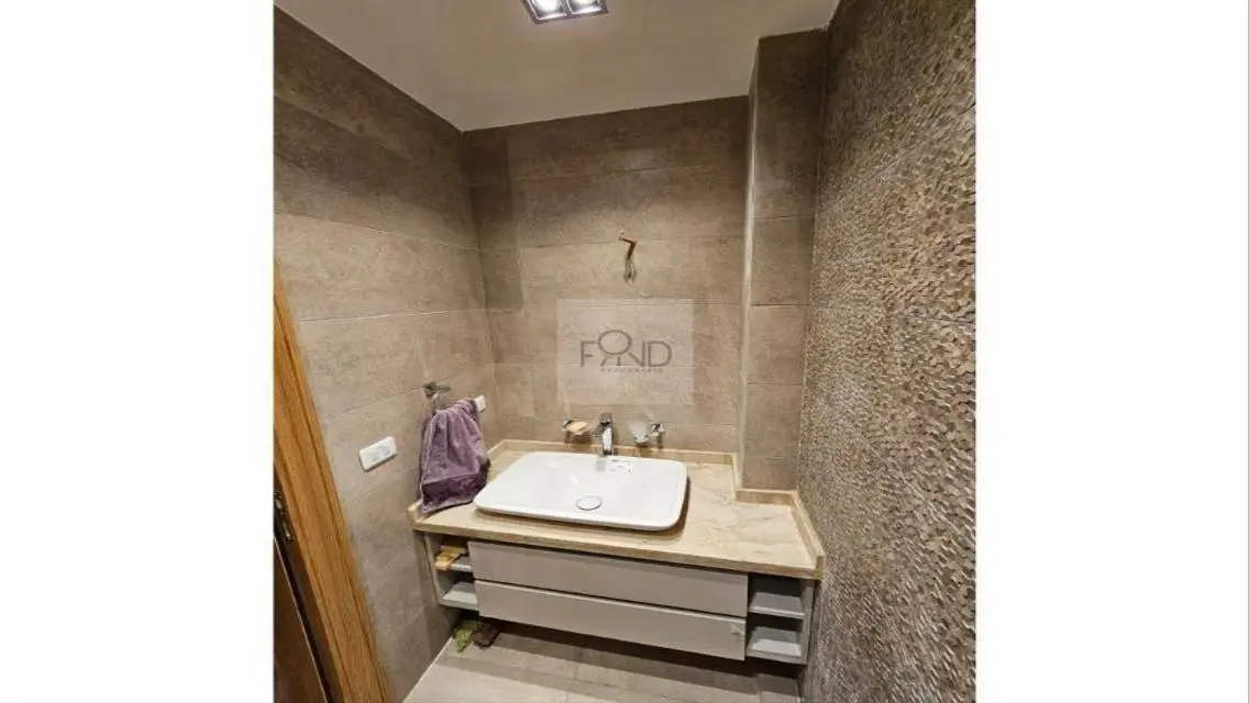 Stylish 140 Meter Apartment in Prime Location