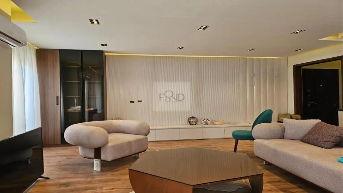 Stylish 140 Meter Apartment in Prime Location